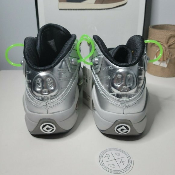 Reebok Question Mid "Minions Gru's Lab" - Picture 3 of 6